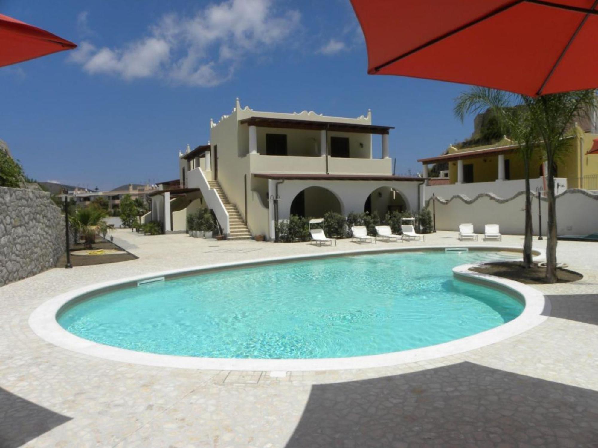 Hotel Borgo Eolie 3*