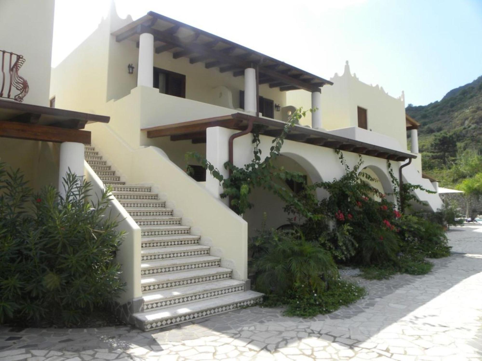 Hotel Borgo Eolie 3*